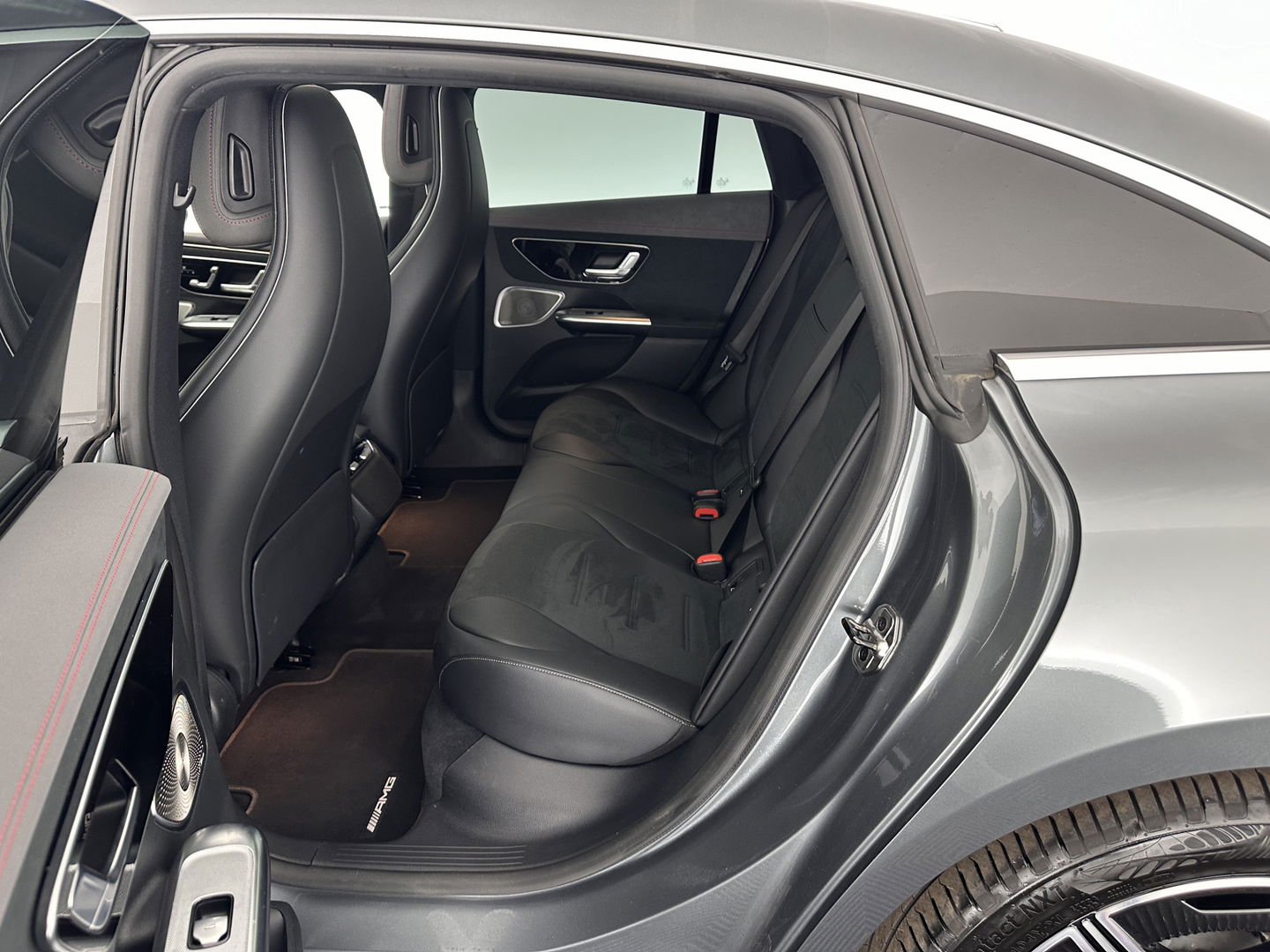 Mercedes-Benz EQE 350+ Launch-Edition AMG-Line 91 kWh [ 3-Fase ] Aut. *PANO | BURMESTER-SURROUND | ADAPTIVE-CRUISE | BLINDSPOT | LEATHER-MICROFIBRE | FULL-LED | AMBIENT-LIGHT | MEMORY-PACK | DIGI-COCKPIT | SPORT-SEATS | CAMERA | KEYLESS | DAB+ | CARPLAY |