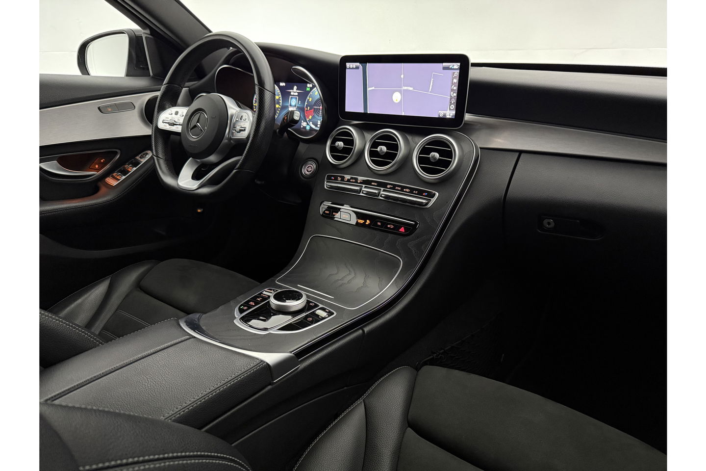 Mercedes-Benz C-Klasse AMG Camera Trekhaak LED Virtual Cruise Clima Navi PDC 18''LMV