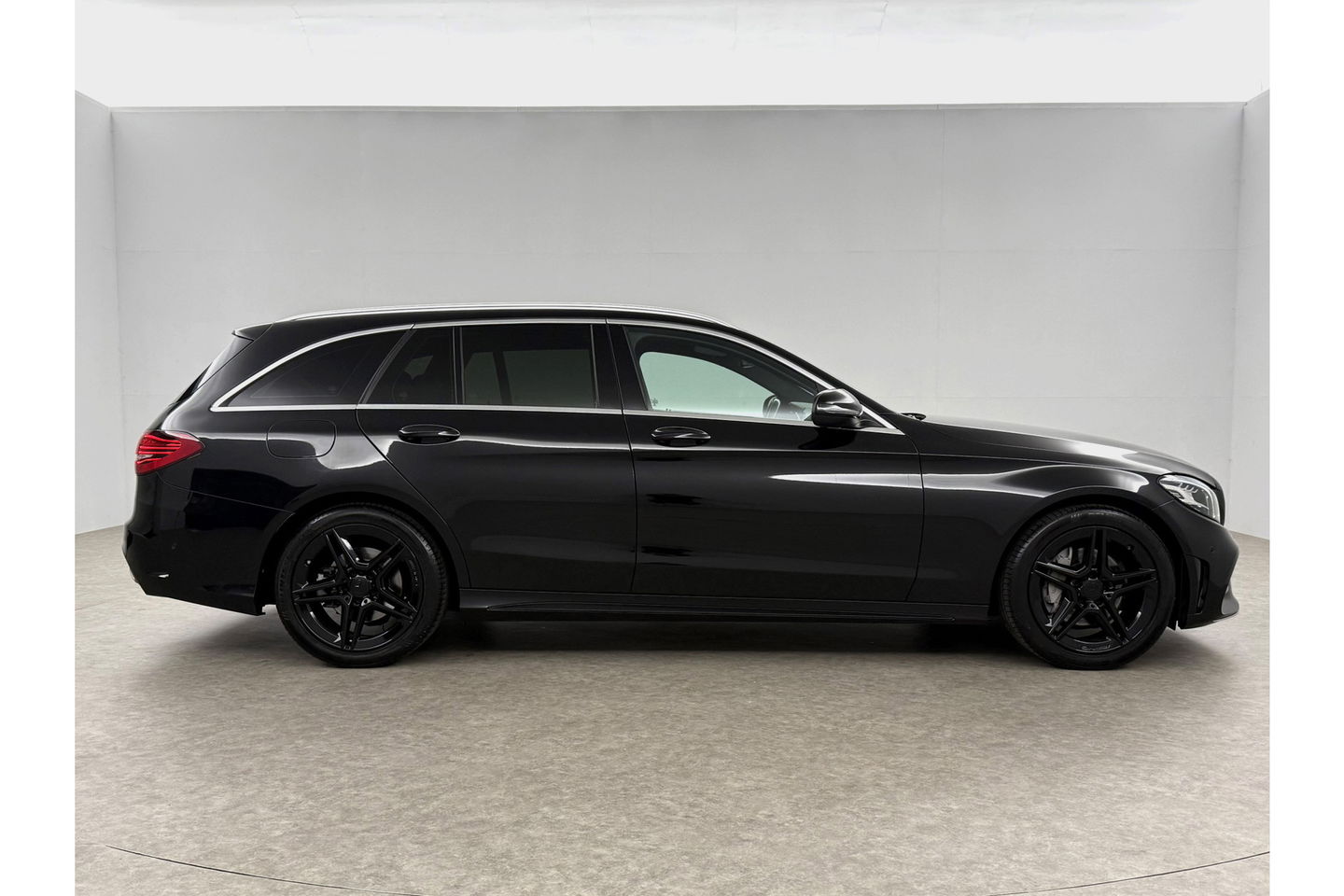 Mercedes-Benz C-Klasse AMG Camera Trekhaak LED Virtual Cruise Clima Navi PDC 18''LMV