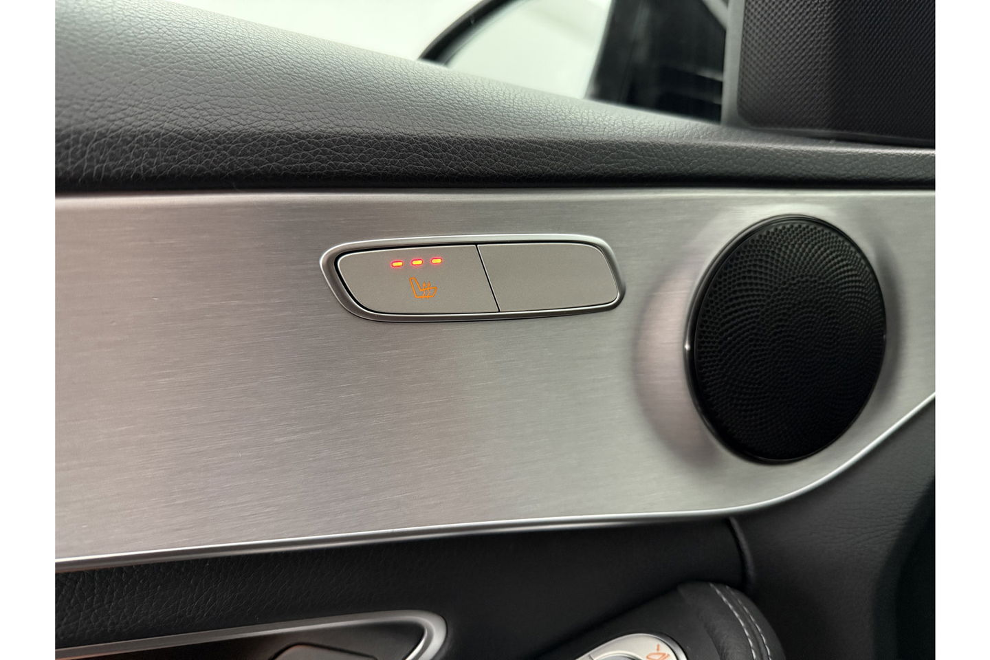 Mercedes-Benz C-Klasse AMG Camera Trekhaak LED Virtual Cruise Clima Navi PDC 18''LMV