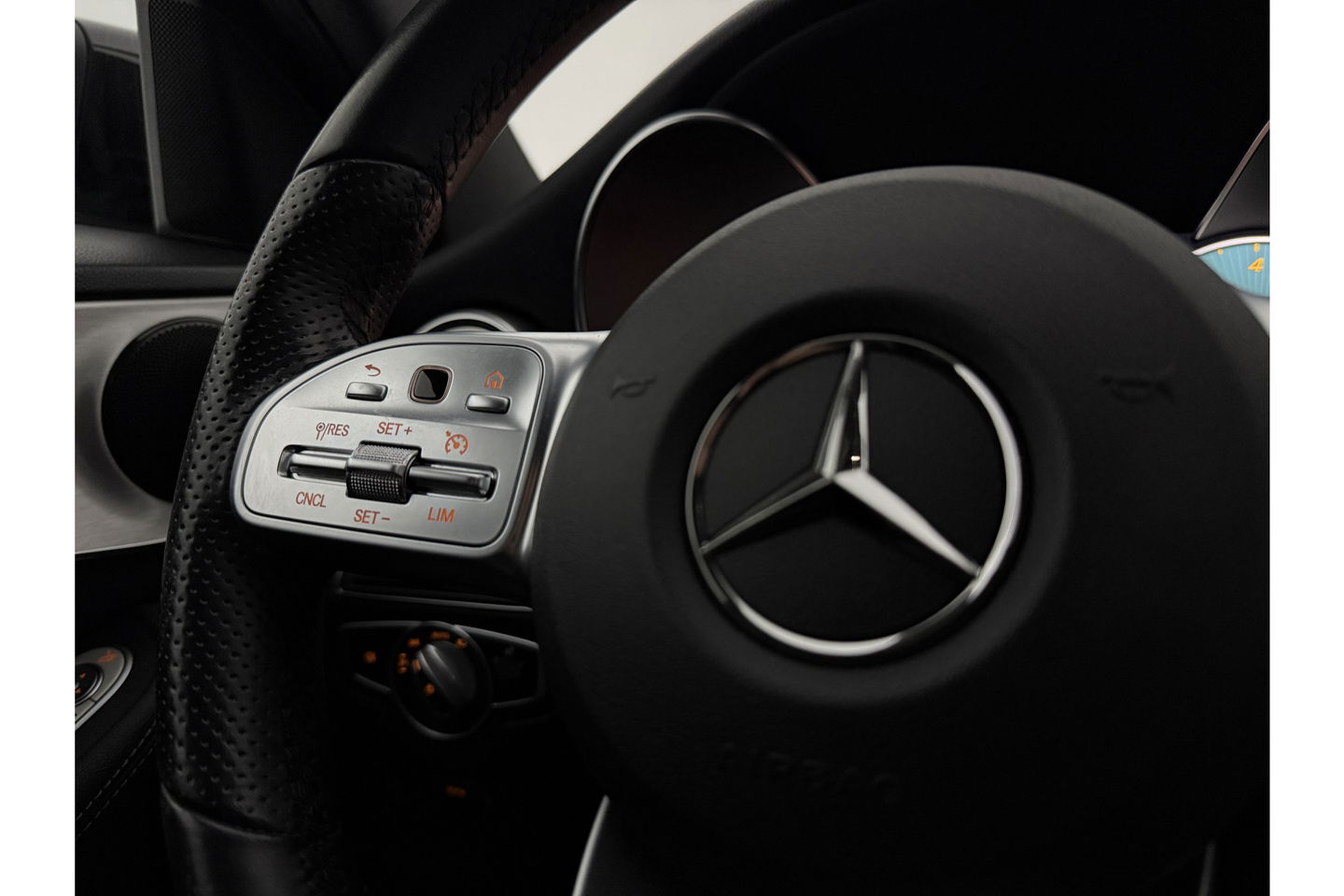 Mercedes-Benz C-Klasse AMG Camera Trekhaak LED Virtual Cruise Clima Navi PDC 18''LMV