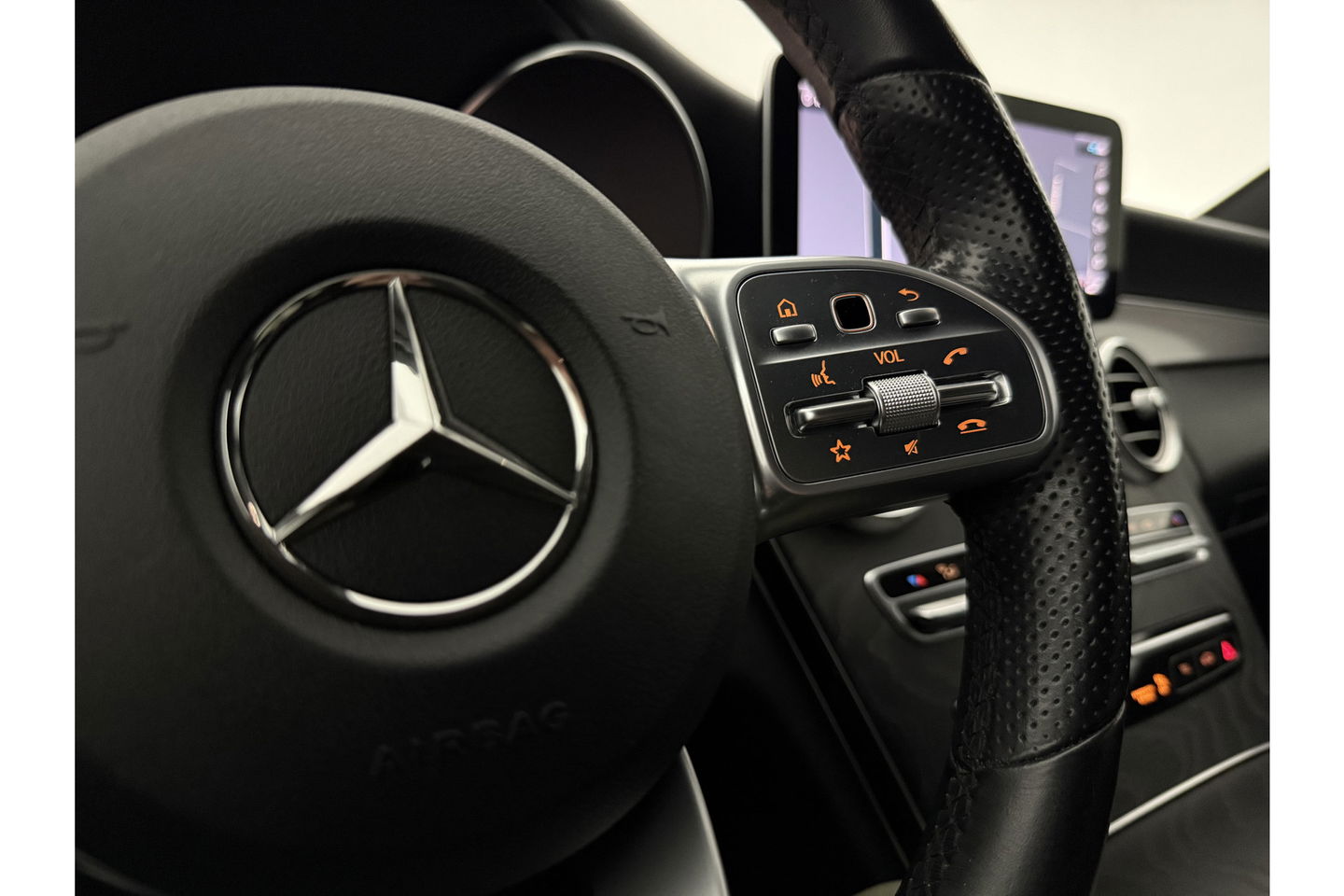 Mercedes-Benz C-Klasse AMG Camera Trekhaak LED Virtual Cruise Clima Navi PDC 18''LMV