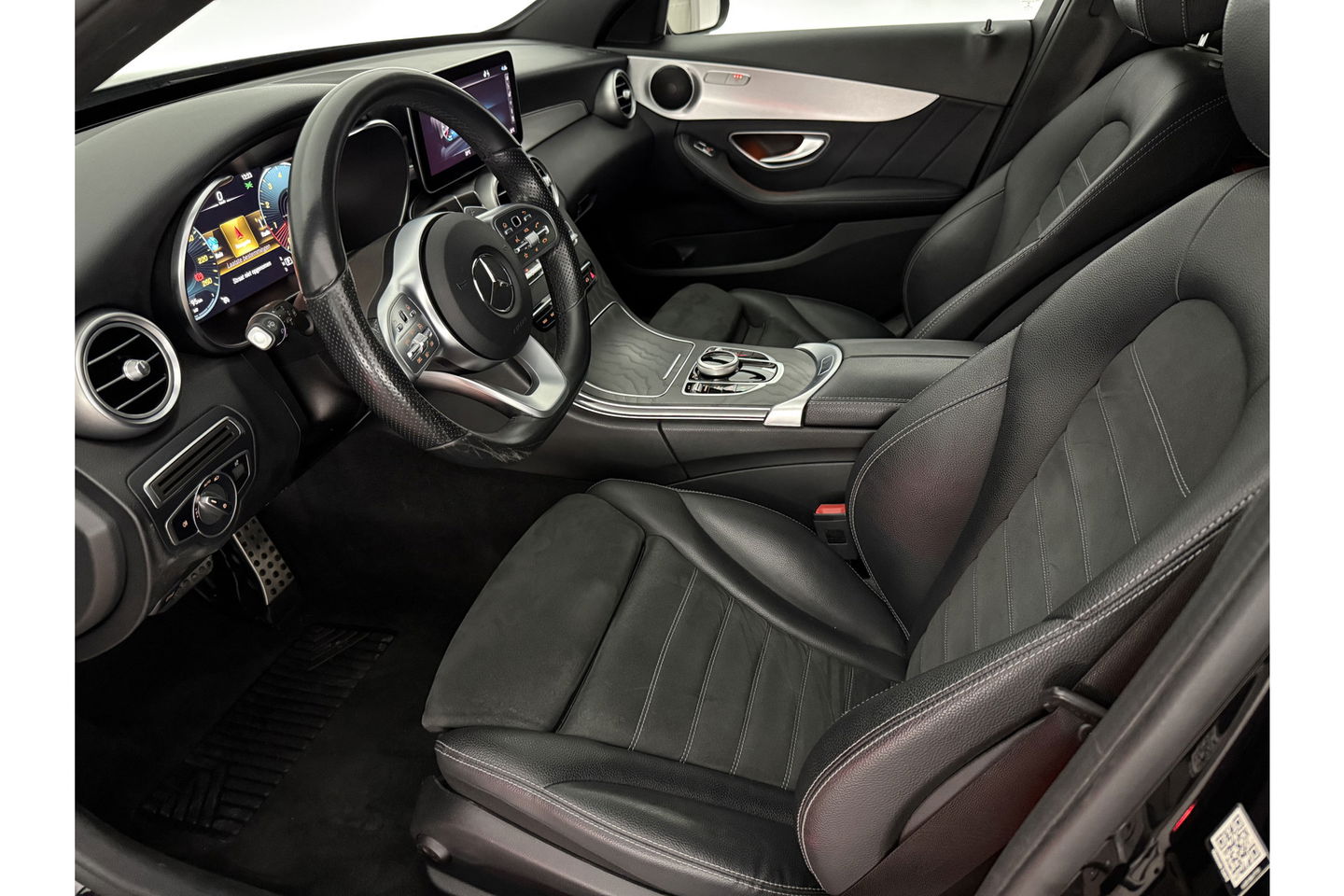 Mercedes-Benz C-Klasse AMG Camera Trekhaak LED Virtual Cruise Clima Navi PDC 18''LMV