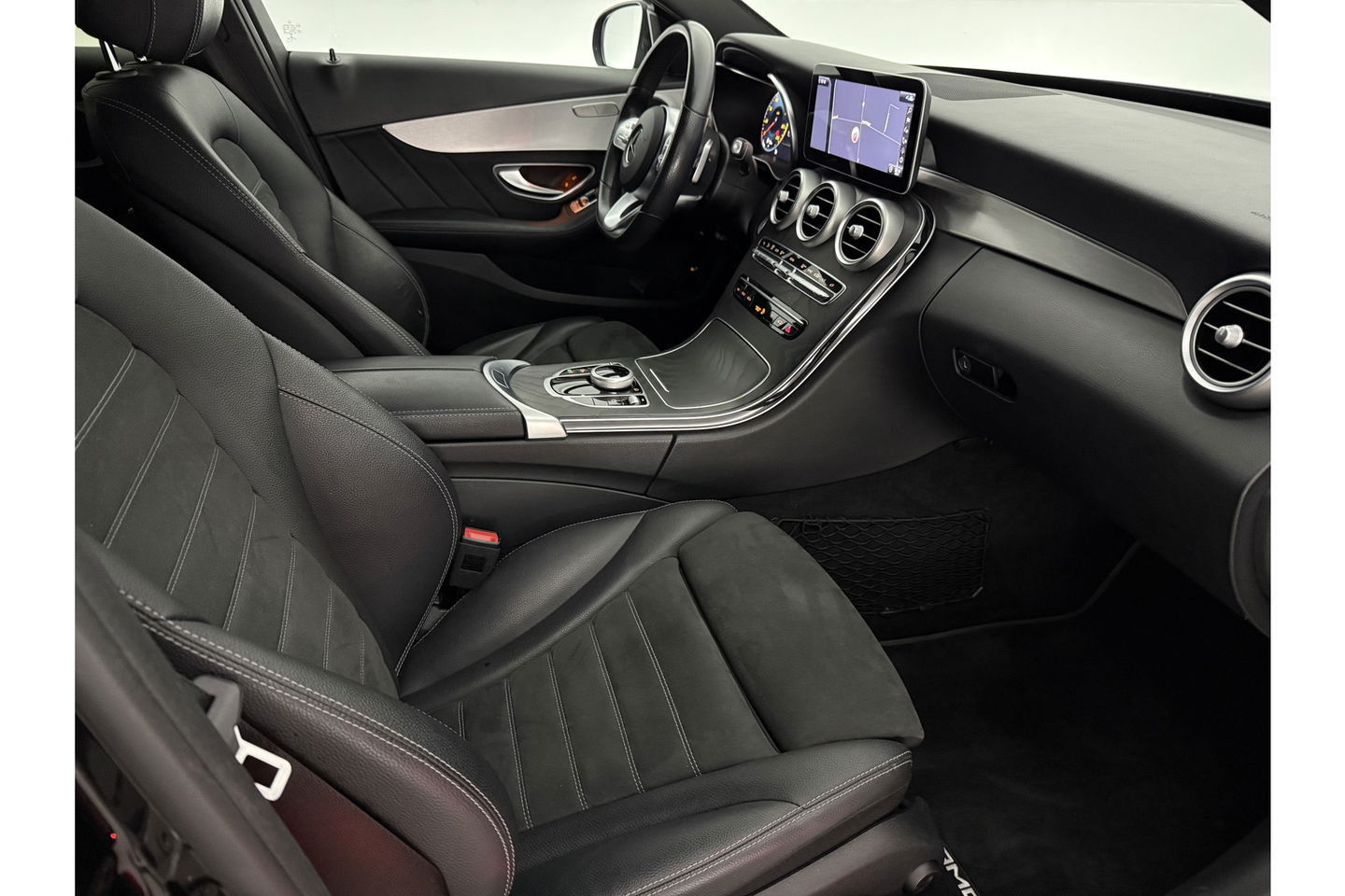 Mercedes-Benz C-Klasse AMG Camera Trekhaak LED Virtual Cruise Clima Navi PDC 18''LMV