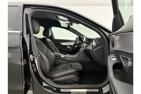 Mercedes-Benz C-Klasse AMG Camera Trekhaak LED Virtual Cruise Clima Navi PDC 18''LMV