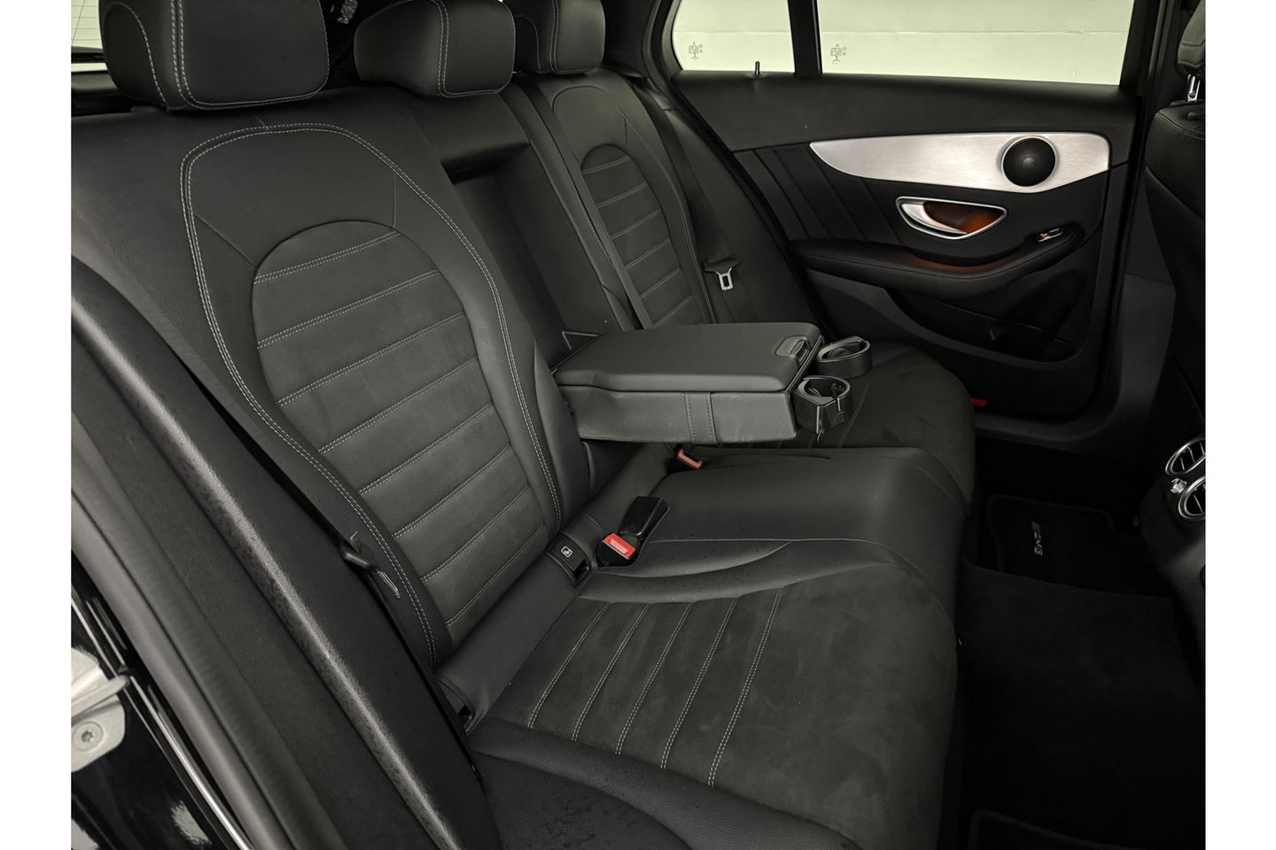 Mercedes-Benz C-Klasse AMG Camera Trekhaak LED Virtual Cruise Clima Navi PDC 18''LMV