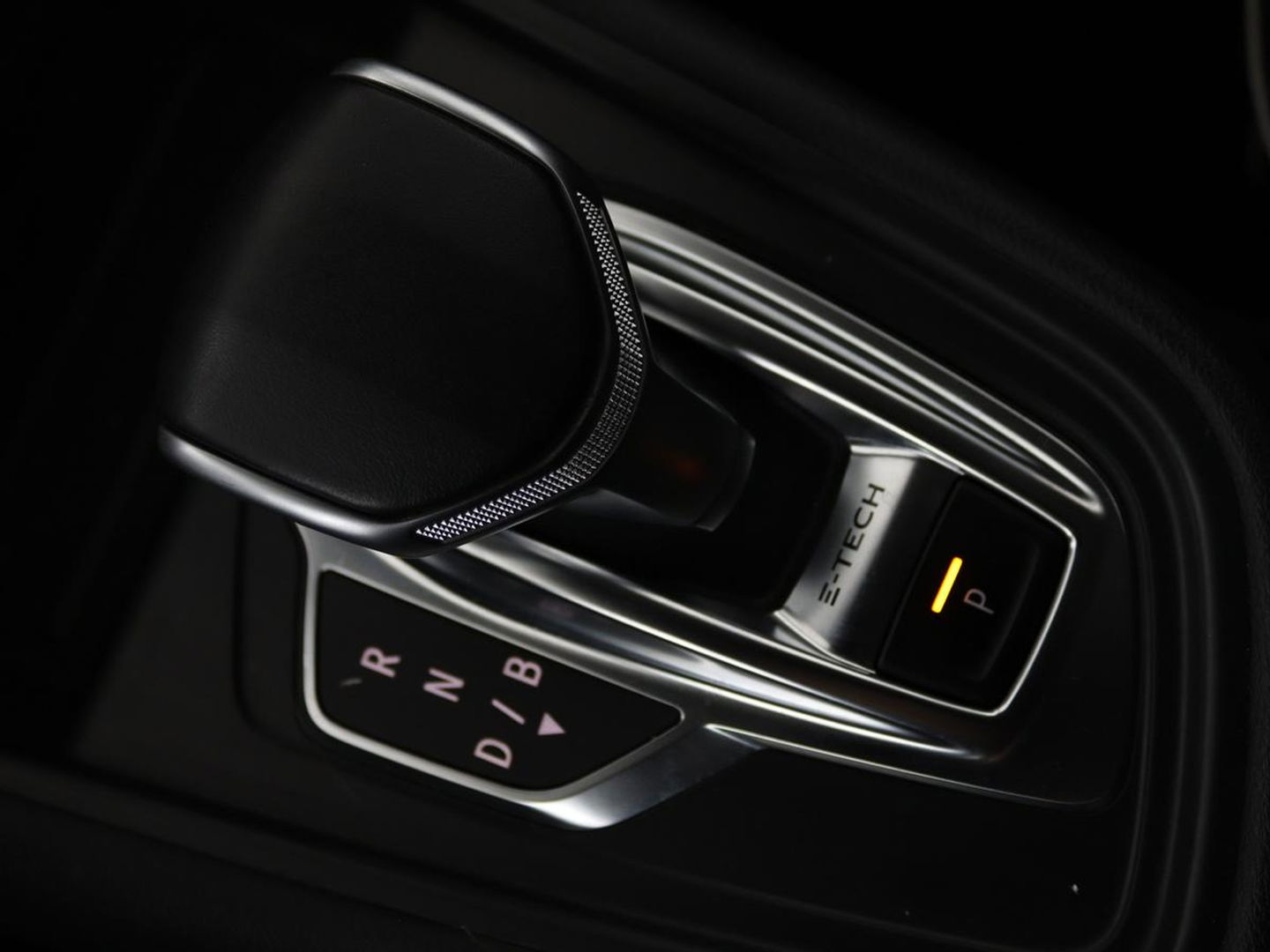 Renault Captur 1.6 E-Tech Plug-in Hybrid 160 Intens | Adaptive cruise | Stuurverwarming | Carplay | Full LED | Keyless | Navigatie | Parkeerhulp