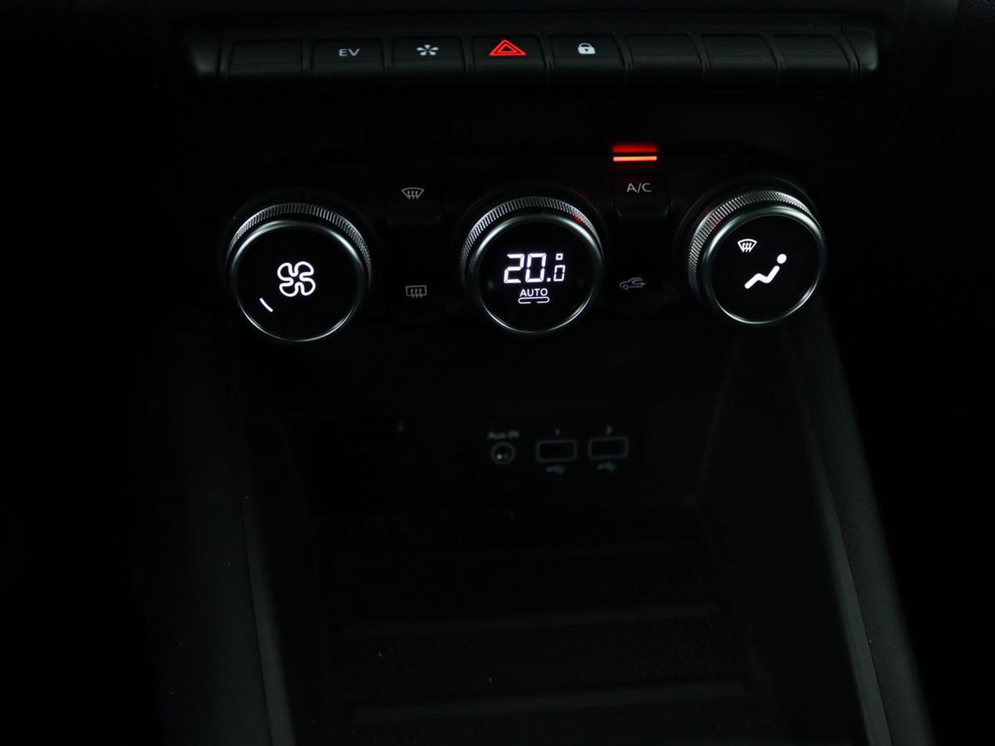 Renault Captur 1.6 E-Tech Plug-in Hybrid 160 Intens | Adaptive cruise | Stuurverwarming | Carplay | Full LED | Keyless | Navigatie | Parkeerhulp