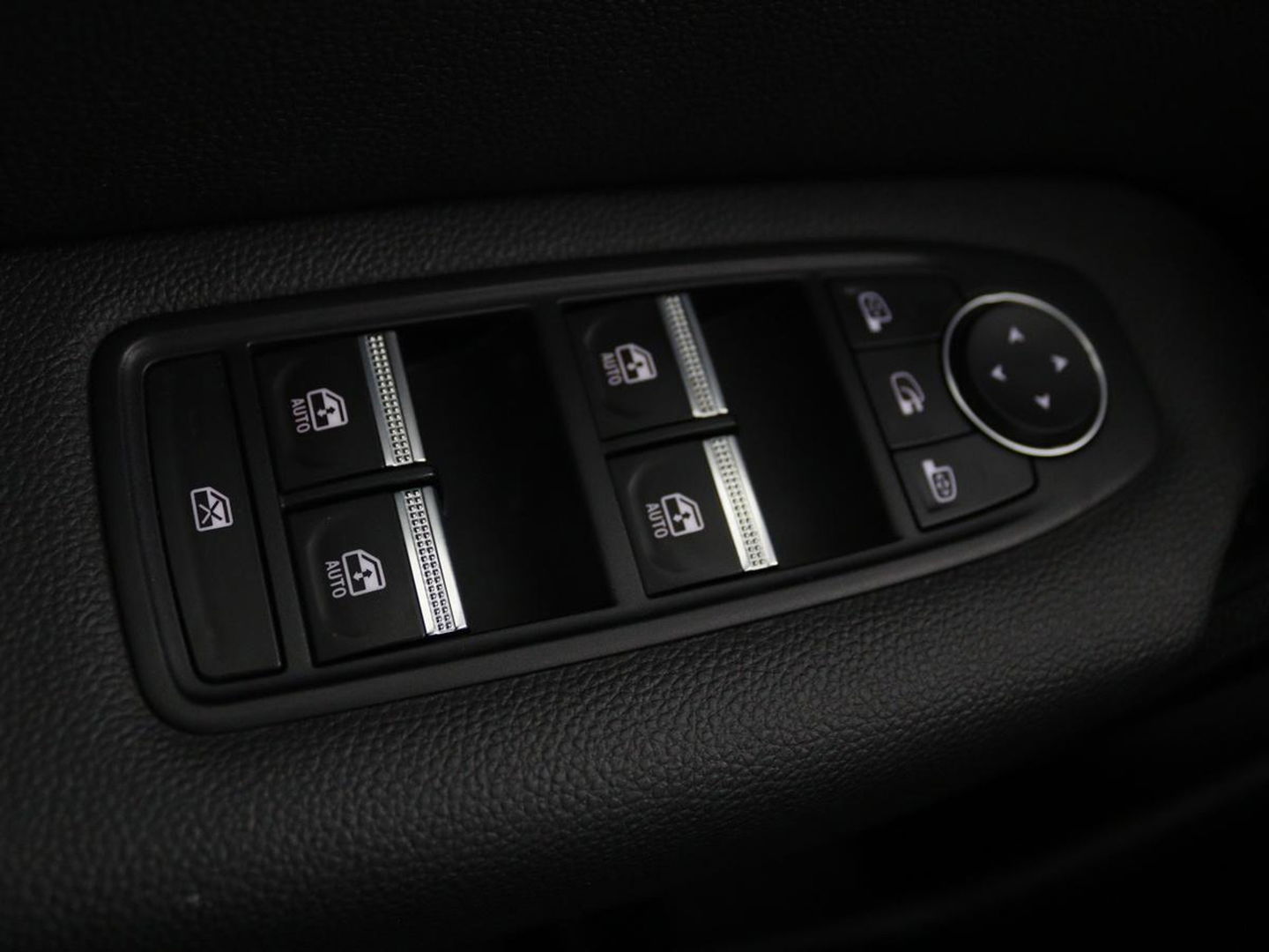 Renault Captur 1.6 E-Tech Plug-in Hybrid 160 Intens | Adaptive cruise | Stuurverwarming | Carplay | Full LED | Keyless | Navigatie | Parkeerhulp