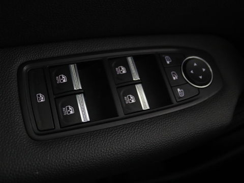 Renault Captur 1.6 E-Tech Plug-in Hybrid 160 Intens | Adaptive cruise | Stuurverwarming | Carplay | Full LED | Keyless | Navigatie | Parkeerhulp