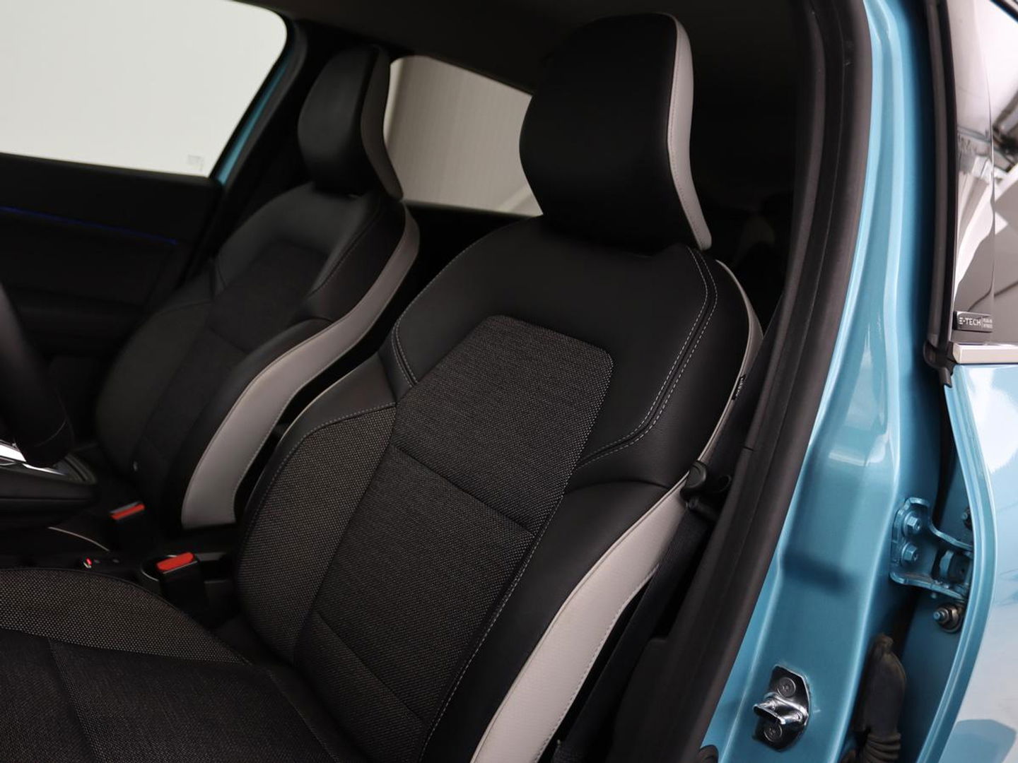 Renault Captur 1.6 E-Tech Plug-in Hybrid 160 Intens | Adaptive cruise | Stuurverwarming | Carplay | Full LED | Keyless | Navigatie | Parkeerhulp