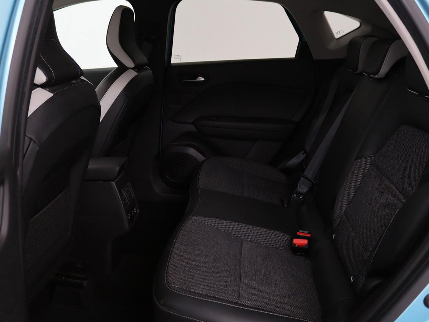 Renault Captur 1.6 E-Tech Plug-in Hybrid 160 Intens | Adaptive cruise | Stuurverwarming | Carplay | Full LED | Keyless | Navigatie | Parkeerhulp