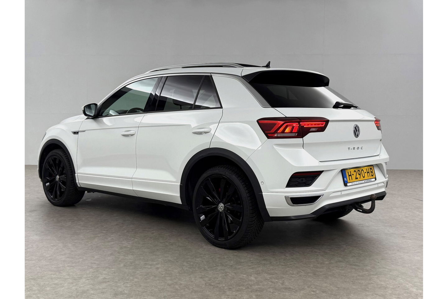 Volkswagen T-Roc 1.5 TSI R-line DSG 150PK Pano LED Virtual Trekhaak ACC Camera Carplay Clima Navi 19"LMV