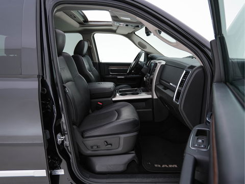 Dodge Ram 1500 5.7 V8 HEMI LARAMIE Quad-Cab 6'4 [ 5-Pers. ] Aut. *PANO | LUXURY-LEATHER | MEMORY-PACK | ALPINE-SOUNDSYSTEM | CAMERA | NAVI-FULLMAP | HEATED-COOLED-COMFORTSEATS| TOWBAR | 20''ALU*