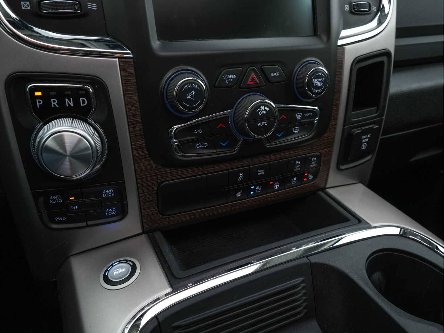 Dodge Ram 1500 5.7 V8 HEMI LARAMIE Quad-Cab 6'4 [ 5-Pers. ] Aut. *PANO | LUXURY-LEATHER | MEMORY-PACK | ALPINE-SOUNDSYSTEM | CAMERA | NAVI-FULLMAP | HEATED-COOLED-COMFORTSEATS| TOWBAR | 20''ALU*