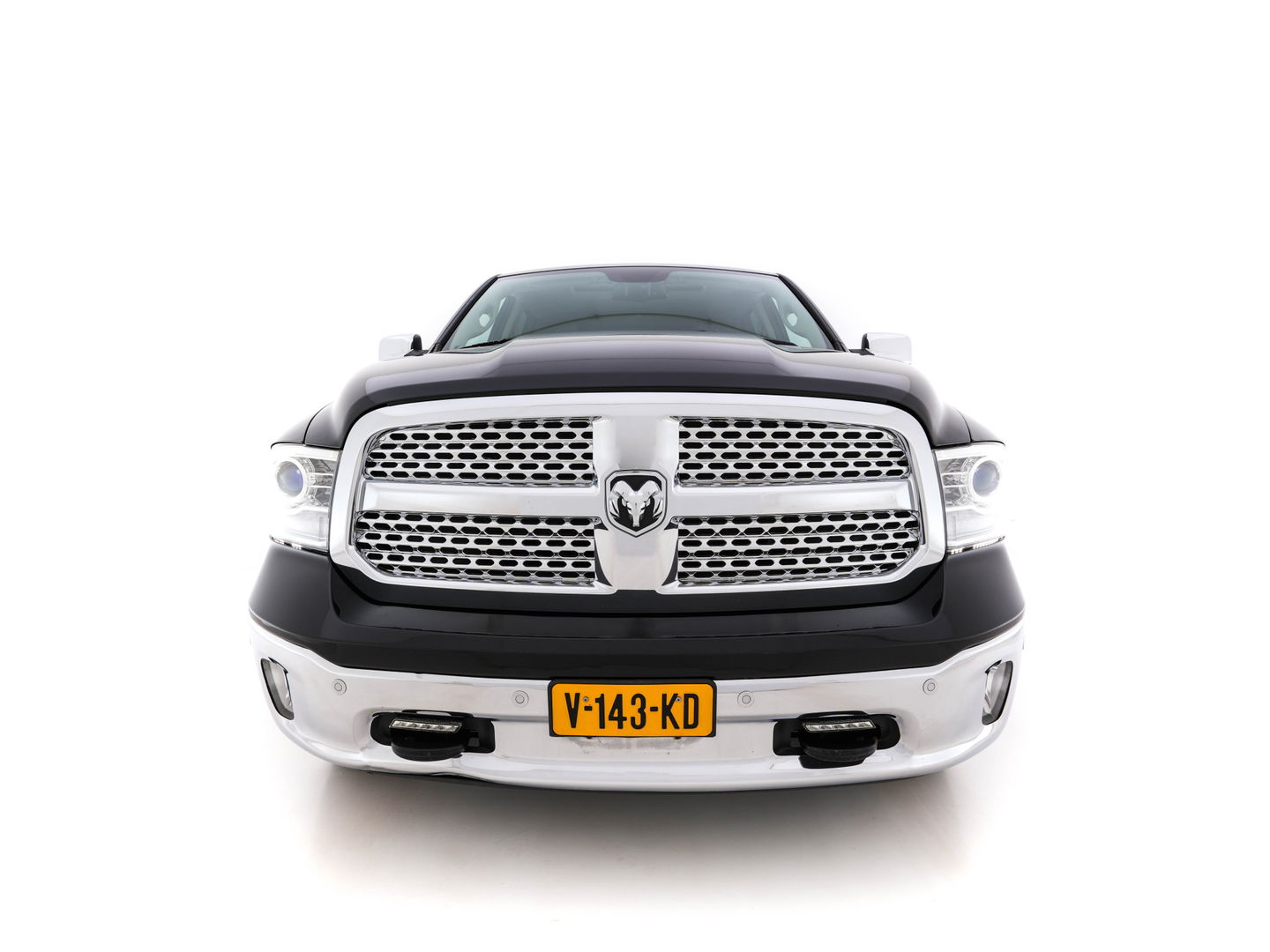 Dodge Ram 1500 5.7 V8 HEMI LARAMIE Quad-Cab 6'4 [ 5-Pers. ] Aut. *PANO | LUXURY-LEATHER | MEMORY-PACK | ALPINE-SOUNDSYSTEM | CAMERA | NAVI-FULLMAP | HEATED-COOLED-COMFORTSEATS| TOWBAR | 20''ALU*