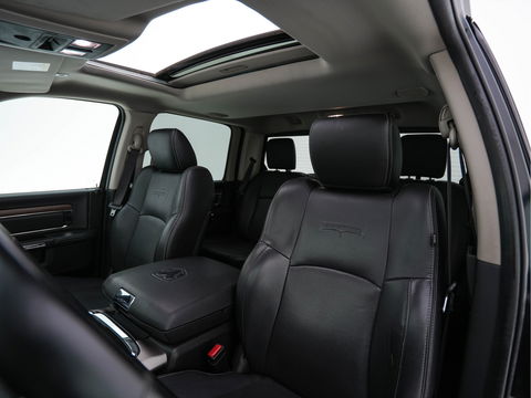 Dodge Ram 1500 5.7 V8 HEMI LARAMIE Quad-Cab 6'4 [ 5-Pers. ] Aut. *PANO | LUXURY-LEATHER | MEMORY-PACK | ALPINE-SOUNDSYSTEM | CAMERA | NAVI-FULLMAP | HEATED-COOLED-COMFORTSEATS| TOWBAR | 20''ALU*