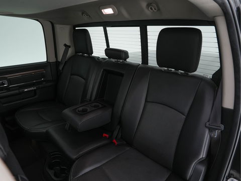Dodge Ram 1500 5.7 V8 HEMI LARAMIE Quad-Cab 6'4 [ 5-Pers. ] Aut. *PANO | LUXURY-LEATHER | MEMORY-PACK | ALPINE-SOUNDSYSTEM | CAMERA | NAVI-FULLMAP | HEATED-COOLED-COMFORTSEATS| TOWBAR | 20''ALU*