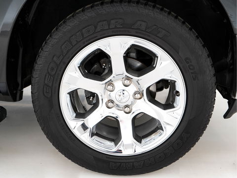 Dodge Ram 1500 5.7 V8 HEMI LARAMIE Quad-Cab 6'4 [ 5-Pers. ] Aut. *PANO | LUXURY-LEATHER | MEMORY-PACK | ALPINE-SOUNDSYSTEM | CAMERA | NAVI-FULLMAP | HEATED-COOLED-COMFORTSEATS| TOWBAR | 20''ALU*