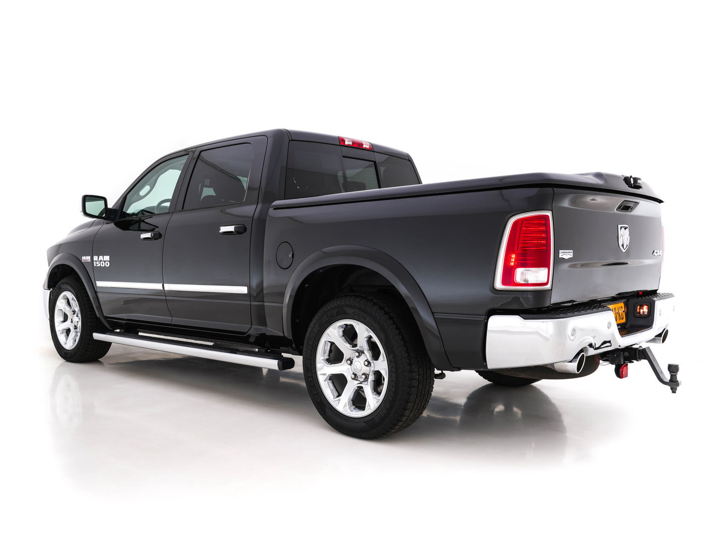 Dodge Ram 1500 5.7 V8 HEMI LARAMIE Quad-Cab 6'4 [ 5-Pers. ] Aut. *PANO | LUXURY-LEATHER | MEMORY-PACK | ALPINE-SOUNDSYSTEM | CAMERA | NAVI-FULLMAP | HEATED-COOLED-COMFORTSEATS| TOWBAR | 20''ALU*