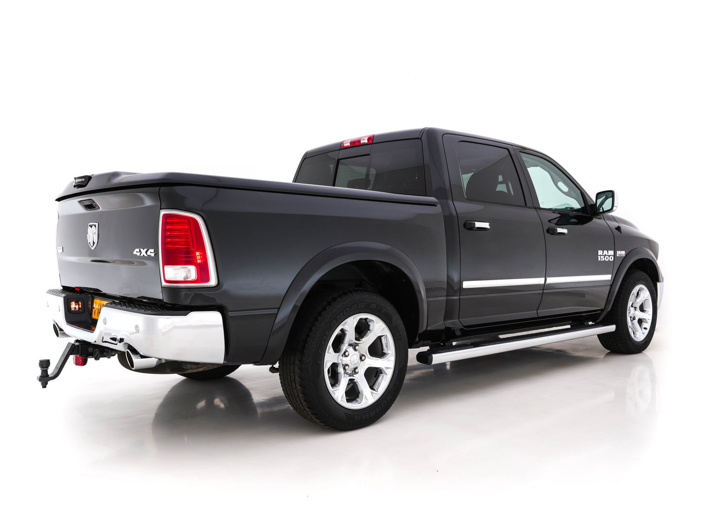 Dodge Ram 1500 5.7 V8 HEMI LARAMIE Quad-Cab 6'4 [ 5-Pers. ] Aut. *PANO | LUXURY-LEATHER | MEMORY-PACK | ALPINE-SOUNDSYSTEM | CAMERA | NAVI-FULLMAP | HEATED-COOLED-COMFORTSEATS| TOWBAR | 20''ALU*