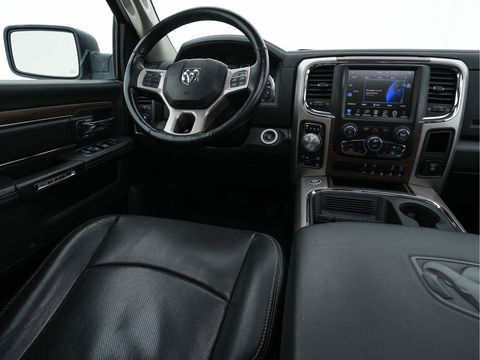 Dodge Ram 1500 5.7 V8 HEMI LARAMIE Quad-Cab 6'4 [ 5-Pers. ] Aut. *PANO | LUXURY-LEATHER | MEMORY-PACK | ALPINE-SOUNDSYSTEM | CAMERA | NAVI-FULLMAP | HEATED-COOLED-COMFORTSEATS| TOWBAR | 20''ALU*