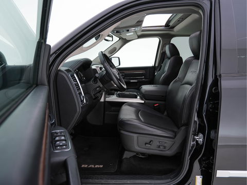 Dodge Ram 1500 5.7 V8 HEMI LARAMIE Quad-Cab 6'4 [ 5-Pers. ] Aut. *PANO | LUXURY-LEATHER | MEMORY-PACK | ALPINE-SOUNDSYSTEM | CAMERA | NAVI-FULLMAP | HEATED-COOLED-COMFORTSEATS| TOWBAR | 20''ALU*