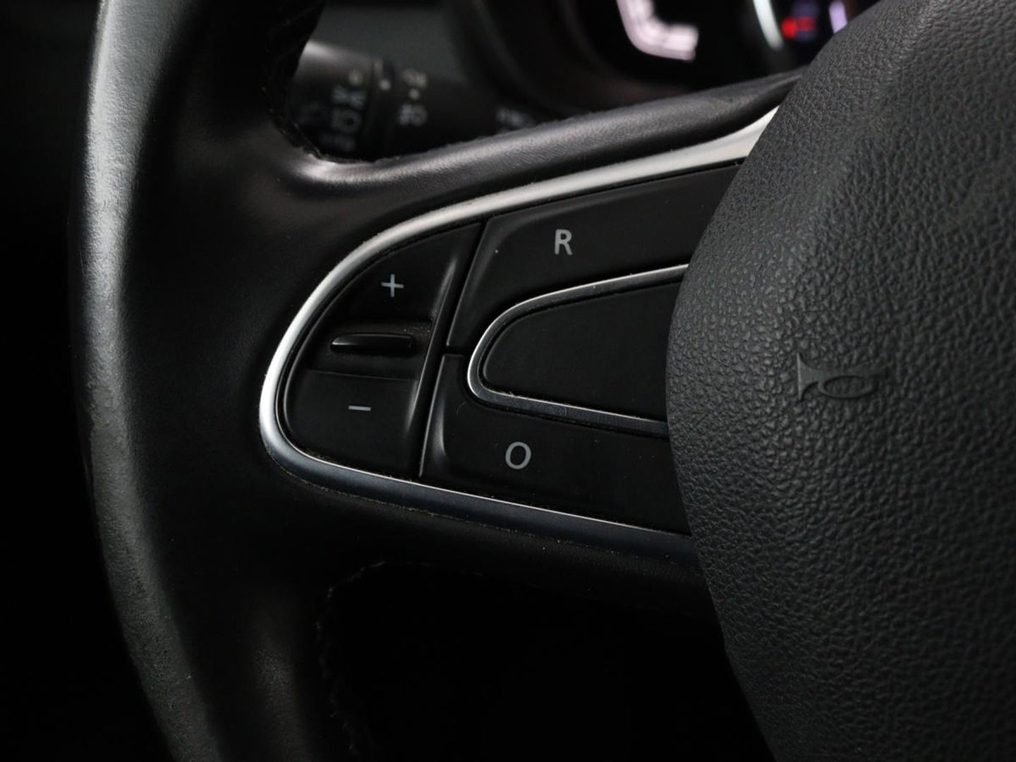 Renault Kadjar 1.3 TCe Intens | Automaat | Trekhaak | Carplay | Full LED | Navigatie | Camera | Half leder | Keyless | Climate control | Cruise control
