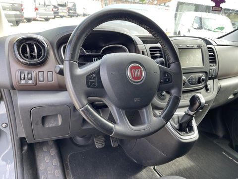 Fiat Talento 2.0 MultiJet 170pk automaat L2H1 SX DC 5 persoons / vaste prijs rijklaar € 23.950 ex btw / lease vanaf € 391 / dubbele schuifdeur / airco / cruise / navi / camera / trekhaak !