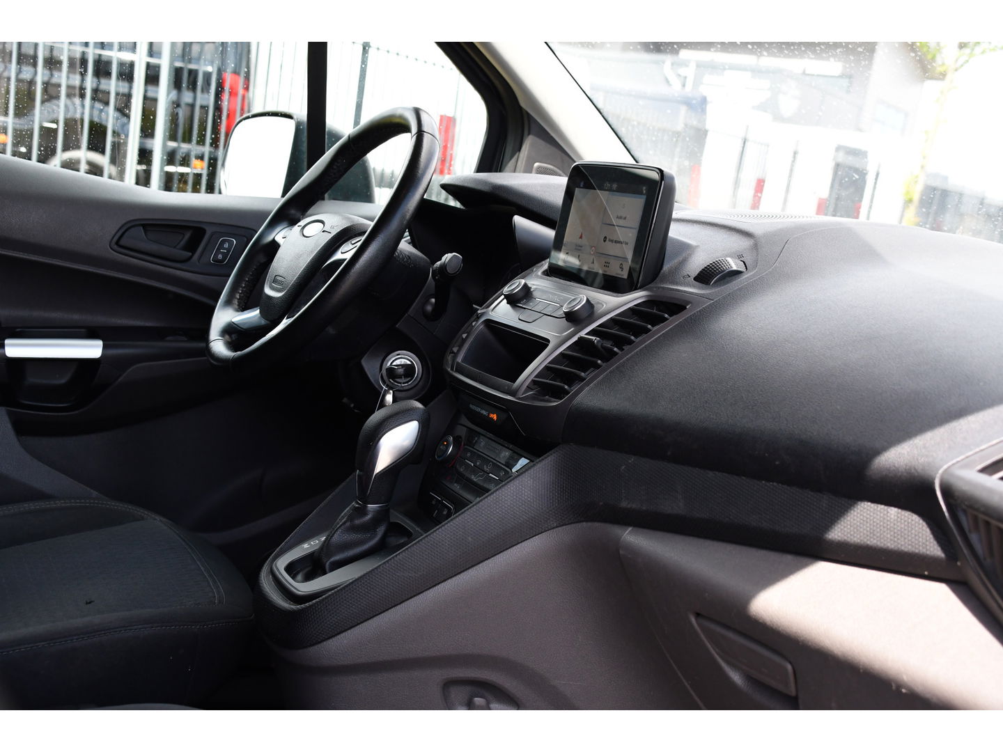 Ford Transit Connect 1.5 EcoBlue L2 Black Edition Camera, Cruise, Carplay, 120PK, Automaat, Multimedia, Automaat, Stoelverwarming, Uniek!