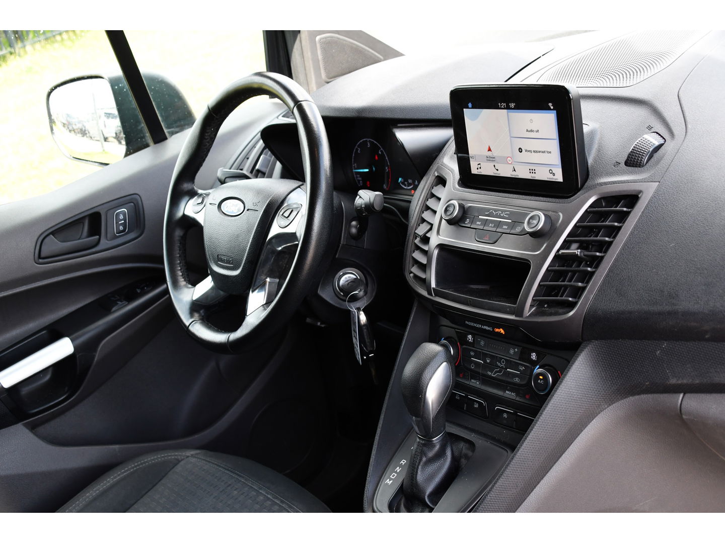 Ford Transit Connect 1.5 EcoBlue L2 Black Edition Camera, Cruise, Carplay, 120PK, Automaat, Multimedia, Automaat, Stoelverwarming, Uniek!