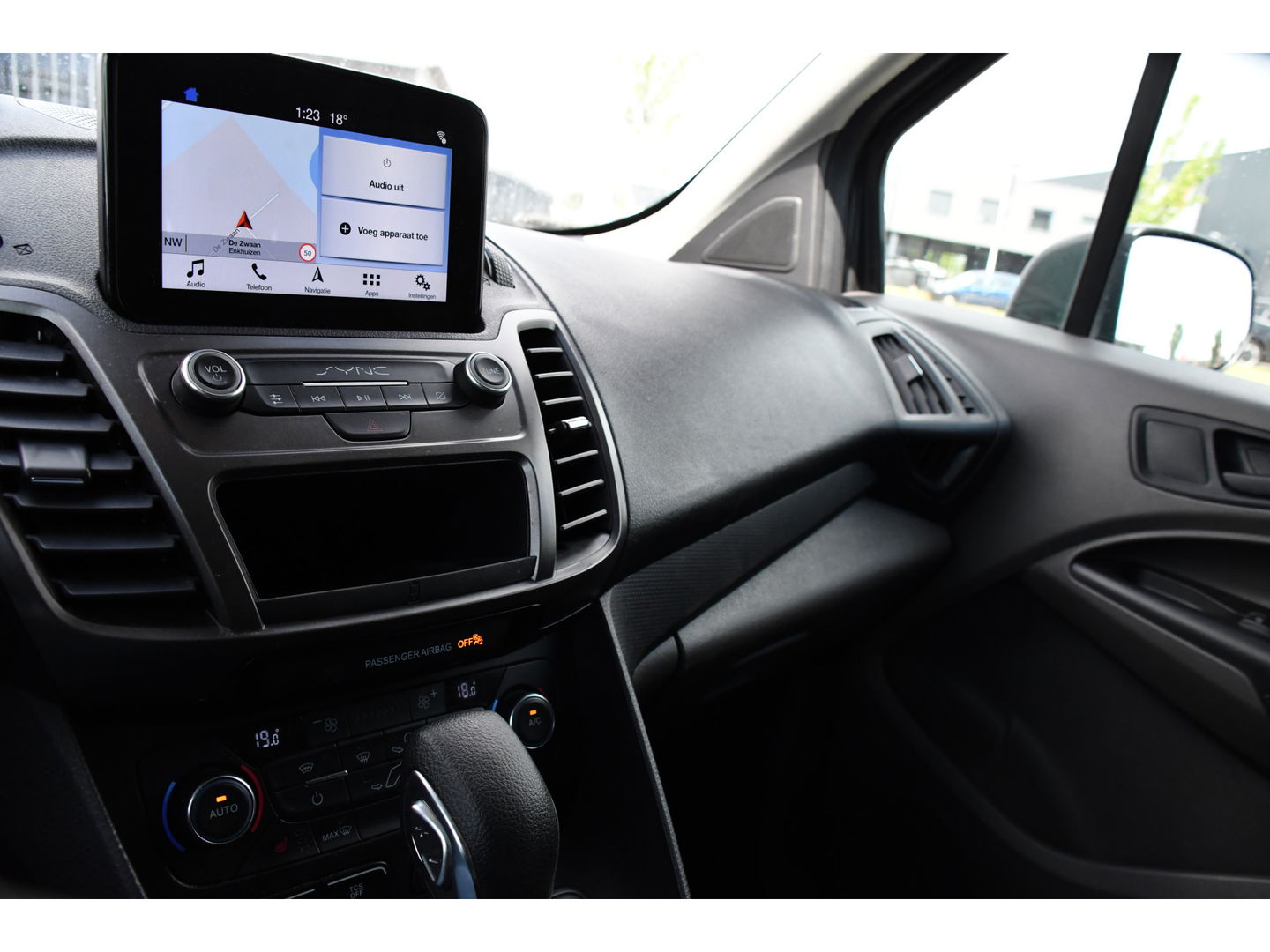 Ford Transit Connect 1.5 EcoBlue L2 Black Edition Camera, Cruise, Carplay, 120PK, Automaat, Multimedia, Automaat, Stoelverwarming, Uniek!