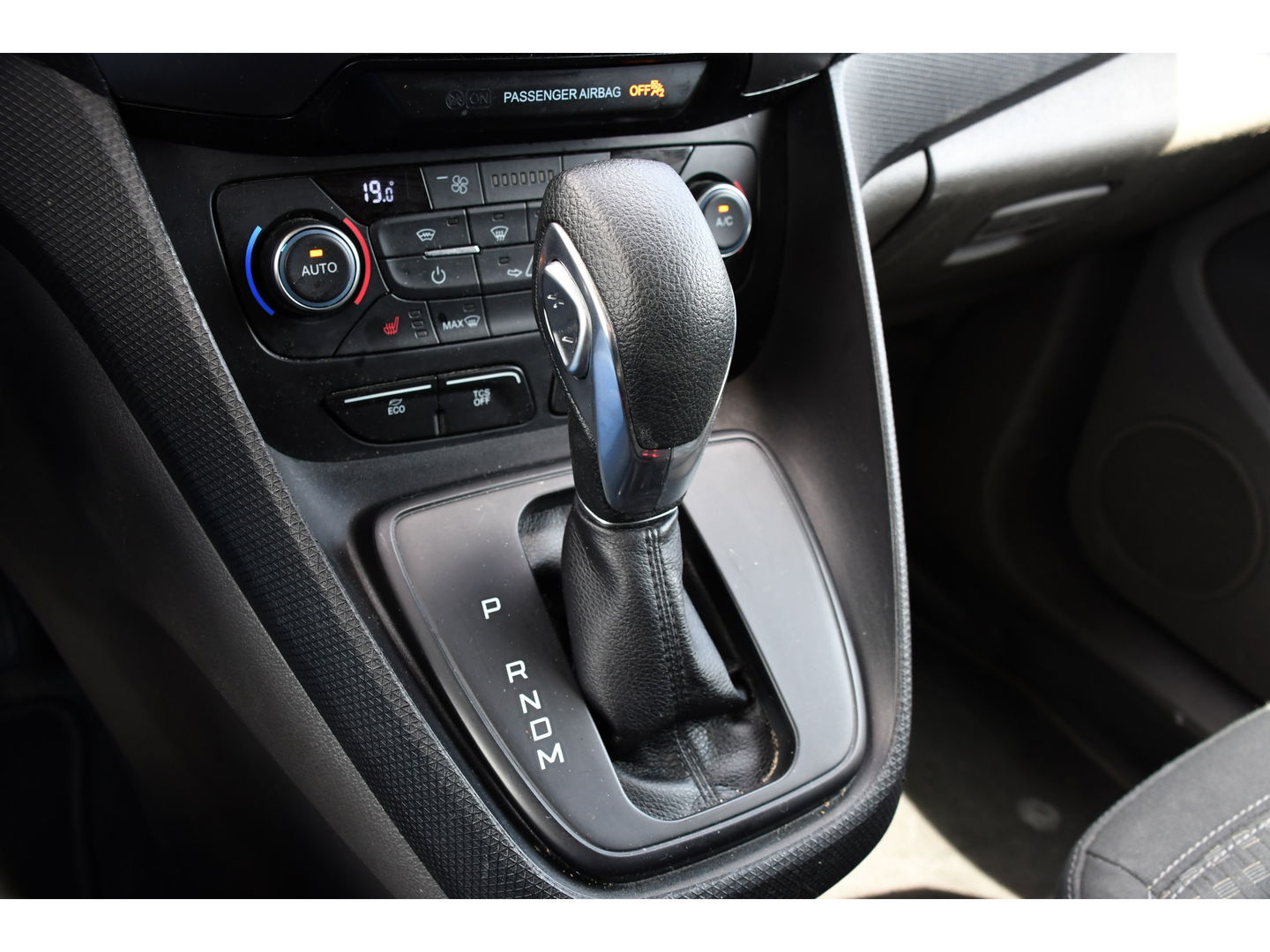 Ford Transit Connect 1.5 EcoBlue L2 Black Edition Camera, Cruise, Carplay, 120PK, Automaat, Multimedia, Automaat, Stoelverwarming, Uniek!