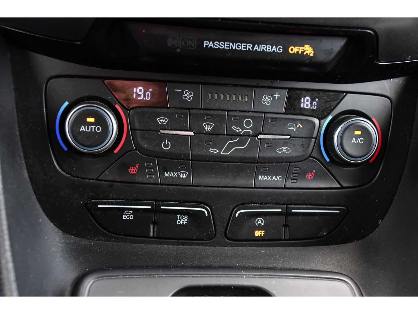 Ford Transit Connect 1.5 EcoBlue L2 Black Edition Camera, Cruise, Carplay, 120PK, Automaat, Multimedia, Automaat, Stoelverwarming, Uniek!