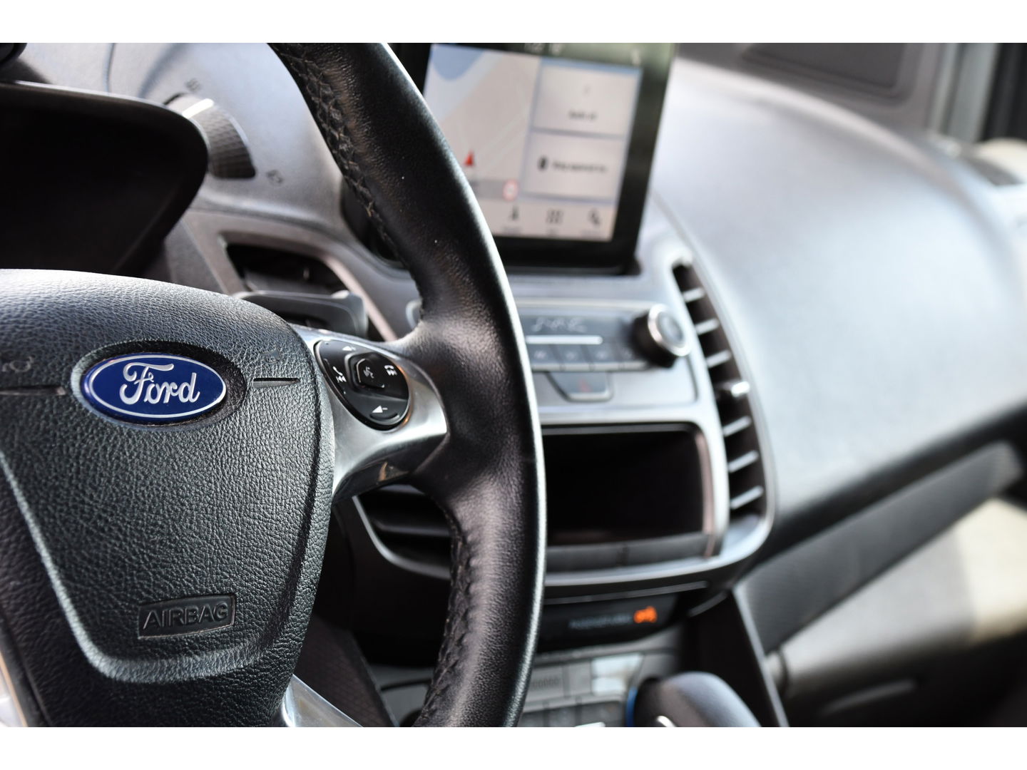 Ford Transit Connect 1.5 EcoBlue L2 Black Edition Camera, Cruise, Carplay, 120PK, Automaat, Multimedia, Automaat, Stoelverwarming, Uniek!