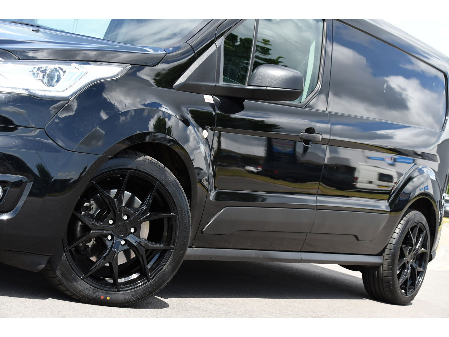 Ford Transit Connect 1.5 EcoBlue L2 Black Edition Camera, Cruise, Carplay, 120PK, Automaat, Multimedia, Automaat, Stoelverwarming, Uniek!