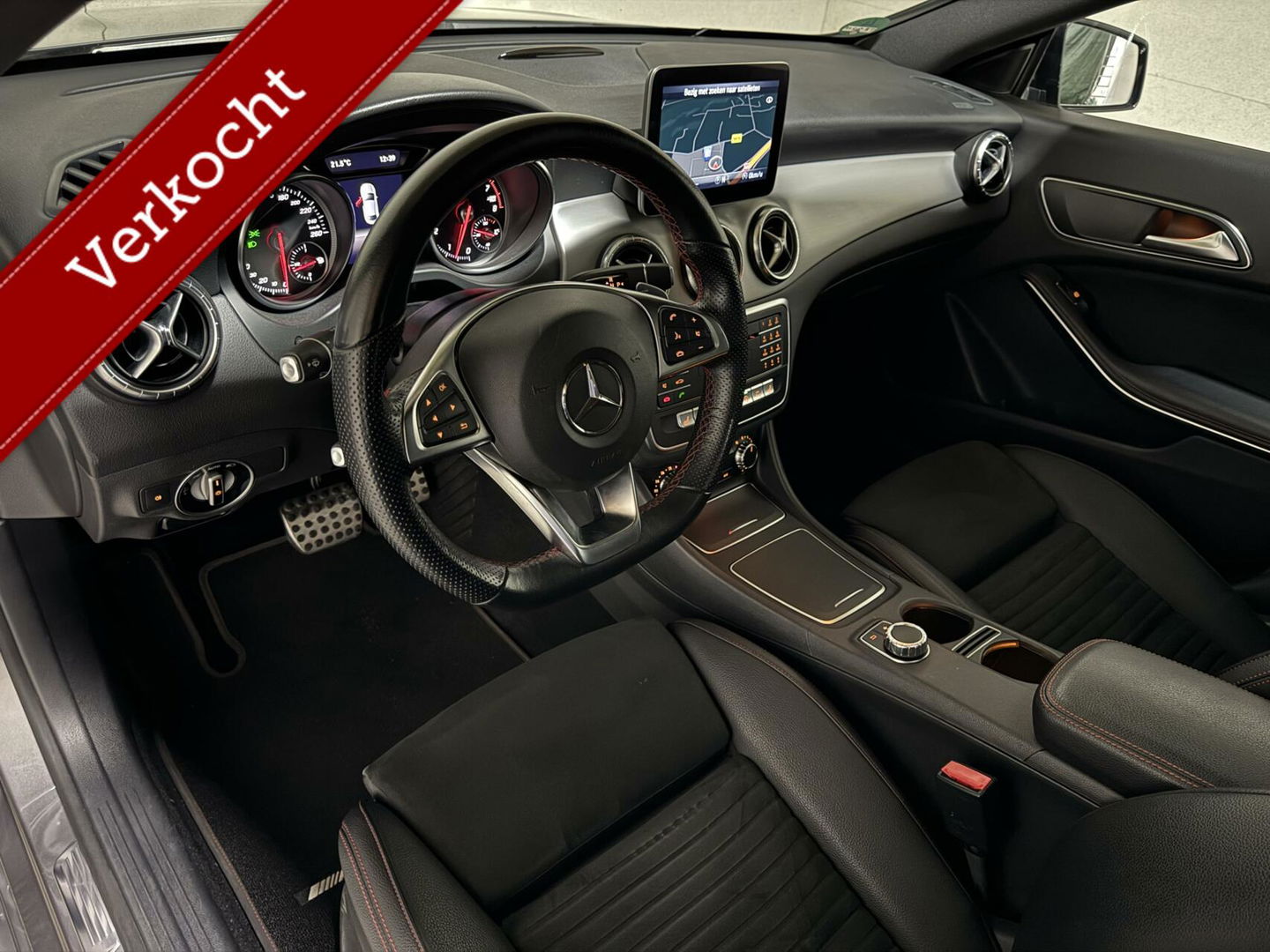 Mercedes-Benz CLA 180 Night AMG Pano Camera Cruise NAP