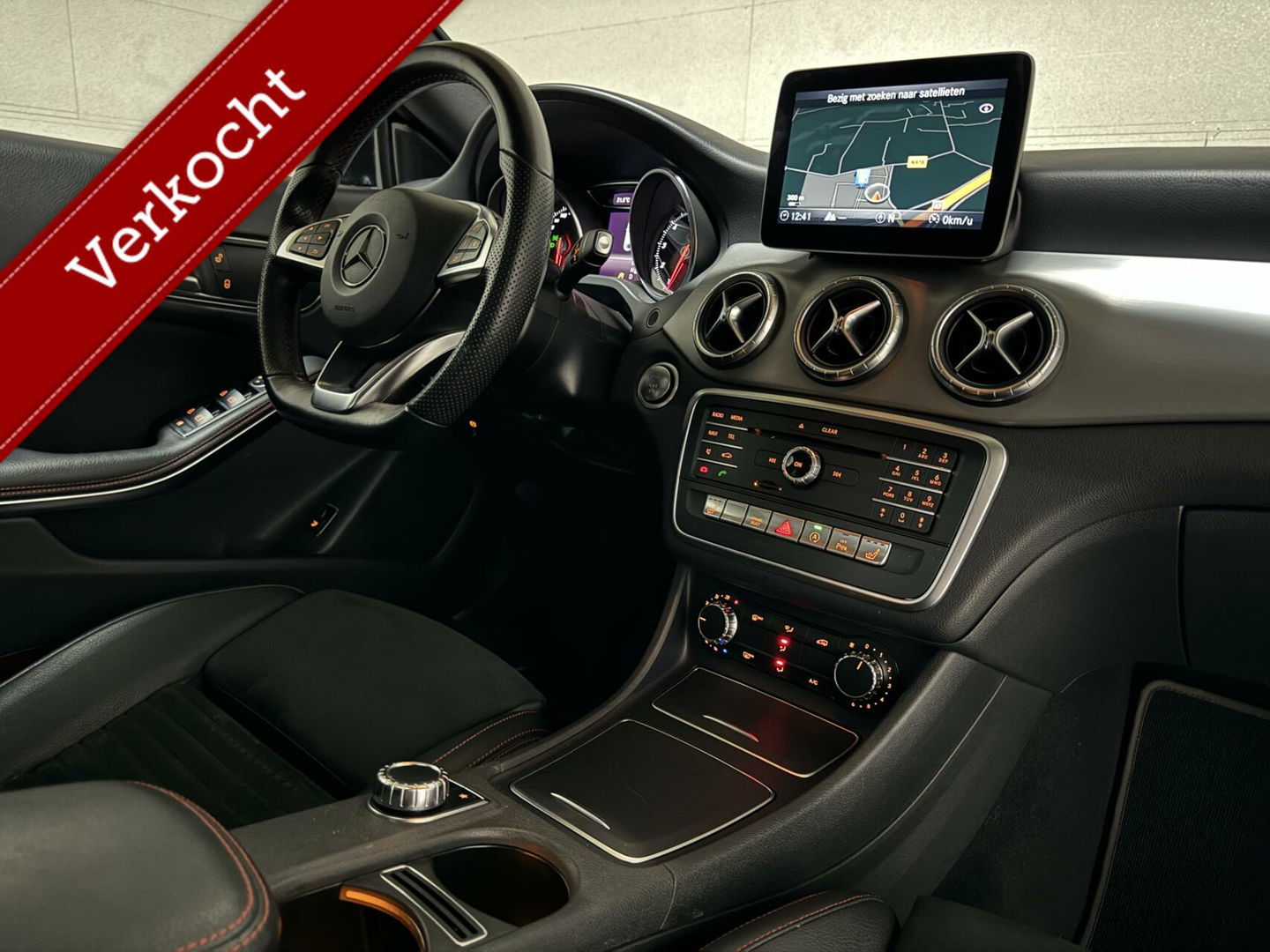 Mercedes-Benz CLA 180 Night AMG Pano Camera Cruise NAP