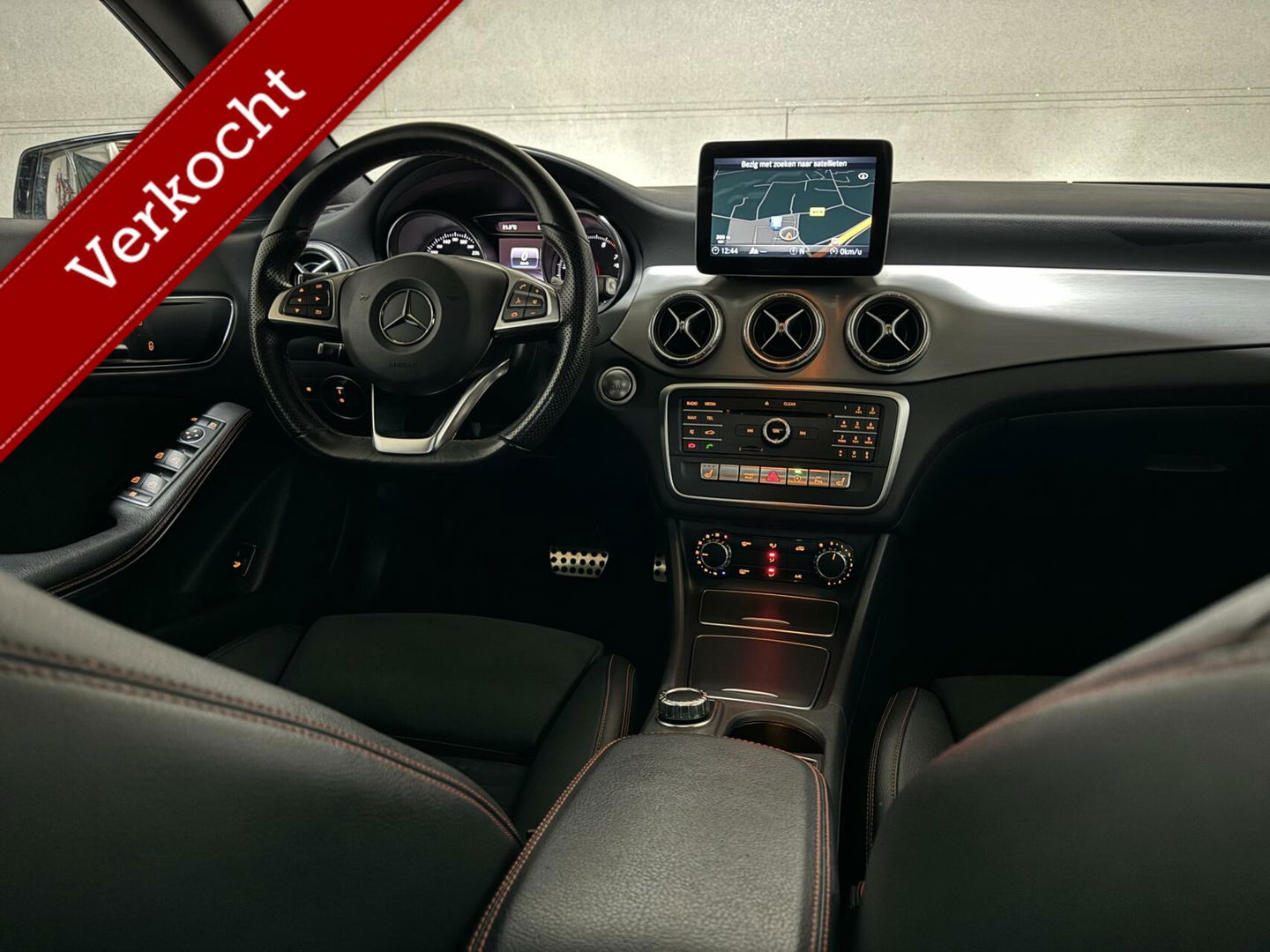 Mercedes-Benz CLA 180 Night AMG Pano Camera Cruise NAP