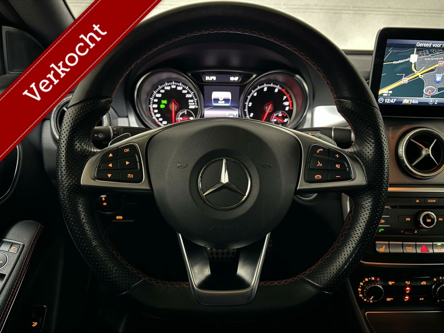 Mercedes-Benz CLA 180 Night AMG Pano Camera Cruise NAP