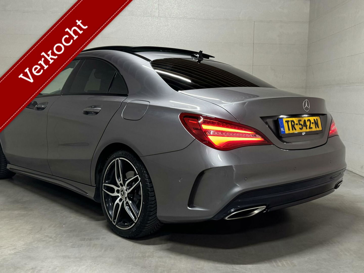 Mercedes-Benz CLA 180 Night AMG Pano Camera Cruise NAP