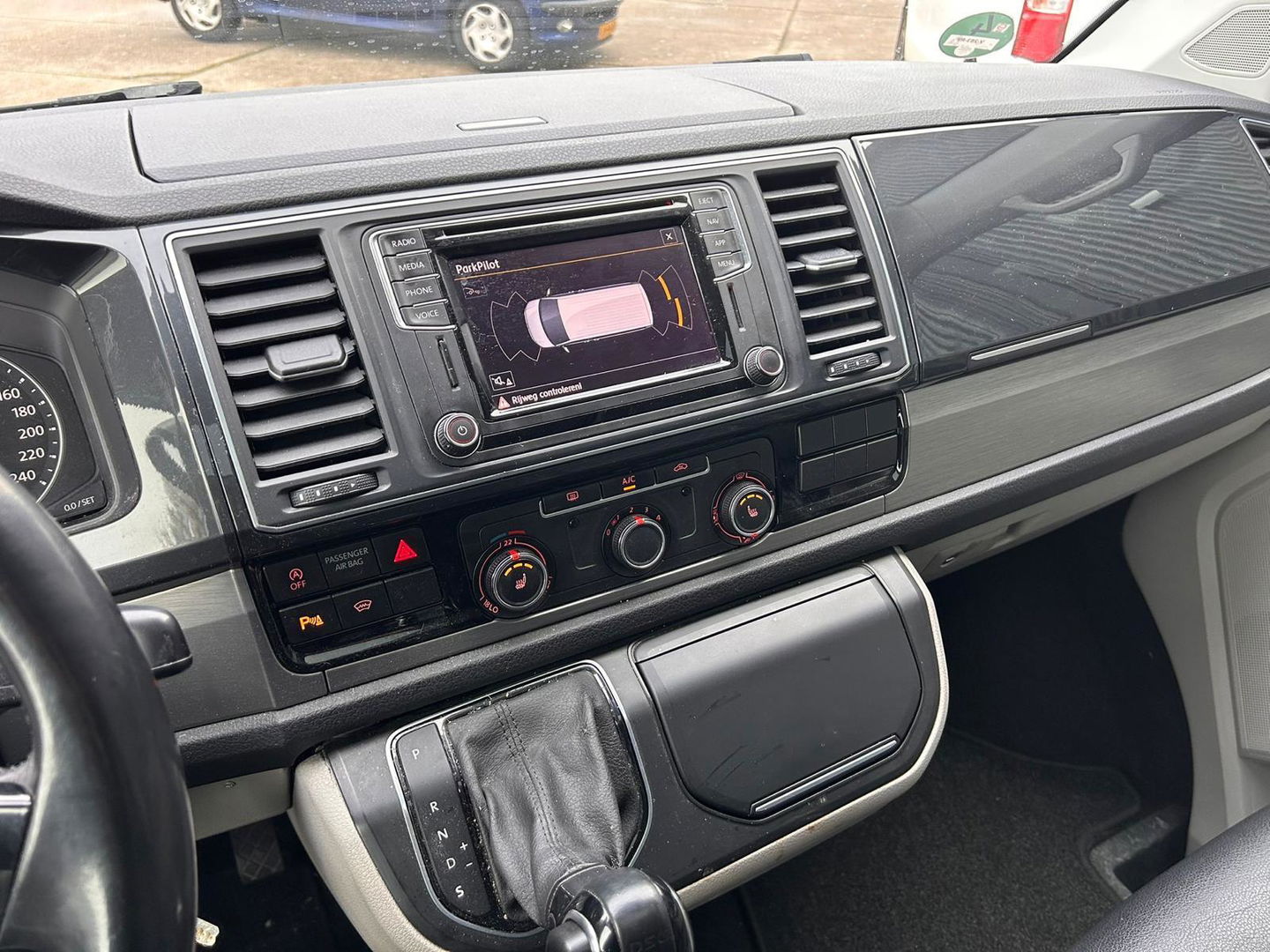Volkswagen Transporter 199PK 2.0 TDI L2H1 DC Highline | MARGE | Standkachel | 2x schuifdeur | PANO