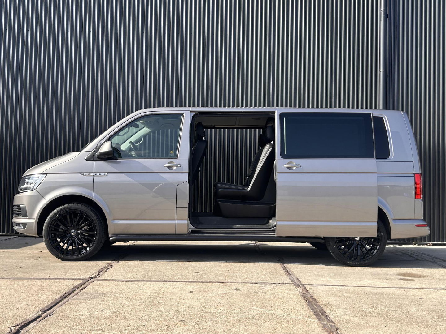 Volkswagen Transporter 199PK 2.0 TDI L2H1 DC Highline | MARGE | Standkachel | 2x schuifdeur | PANO