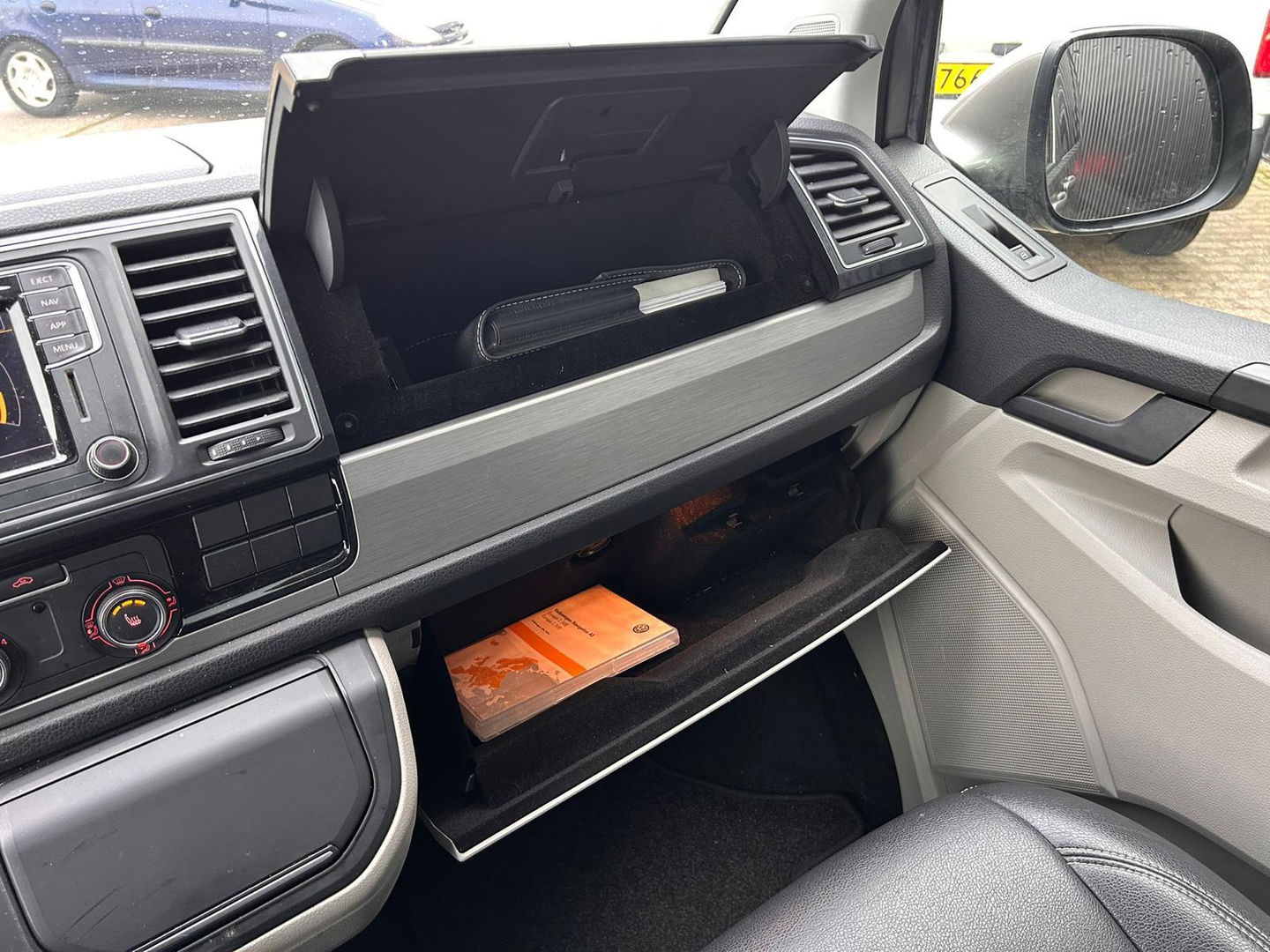 Volkswagen Transporter 199PK 2.0 TDI L2H1 DC Highline | MARGE | Standkachel | 2x schuifdeur | PANO