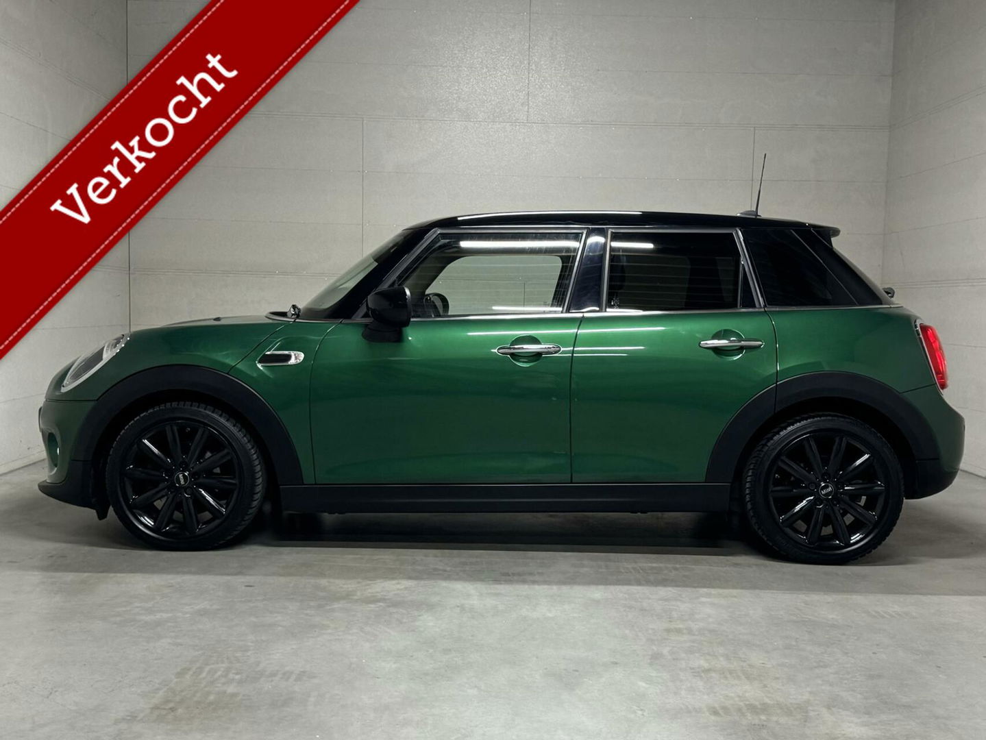 MINI Cooper Mini 1.5 Luxery Leer CarPlay Navi Cruise NAP
