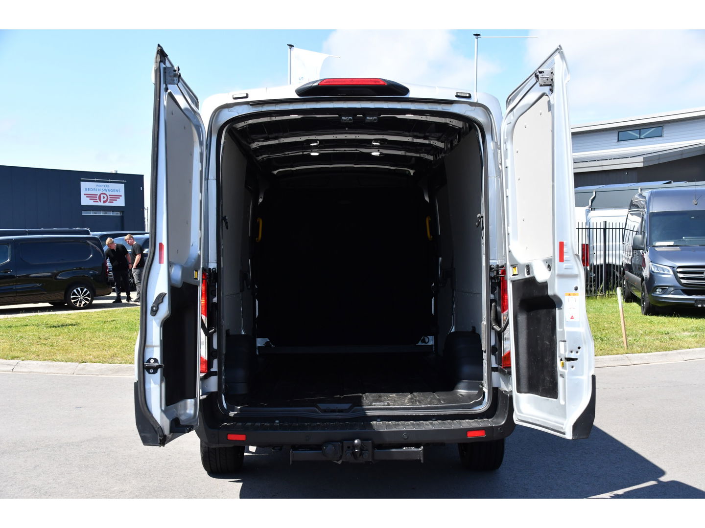 Ford Transit 350 2.0 TDCI L3H2 Limited PB Edition Adaptieve Cruise, 360 Camera, Carplay, 2 x Schuifdeur, Automaat, Xenon, Automaat, Uniek!