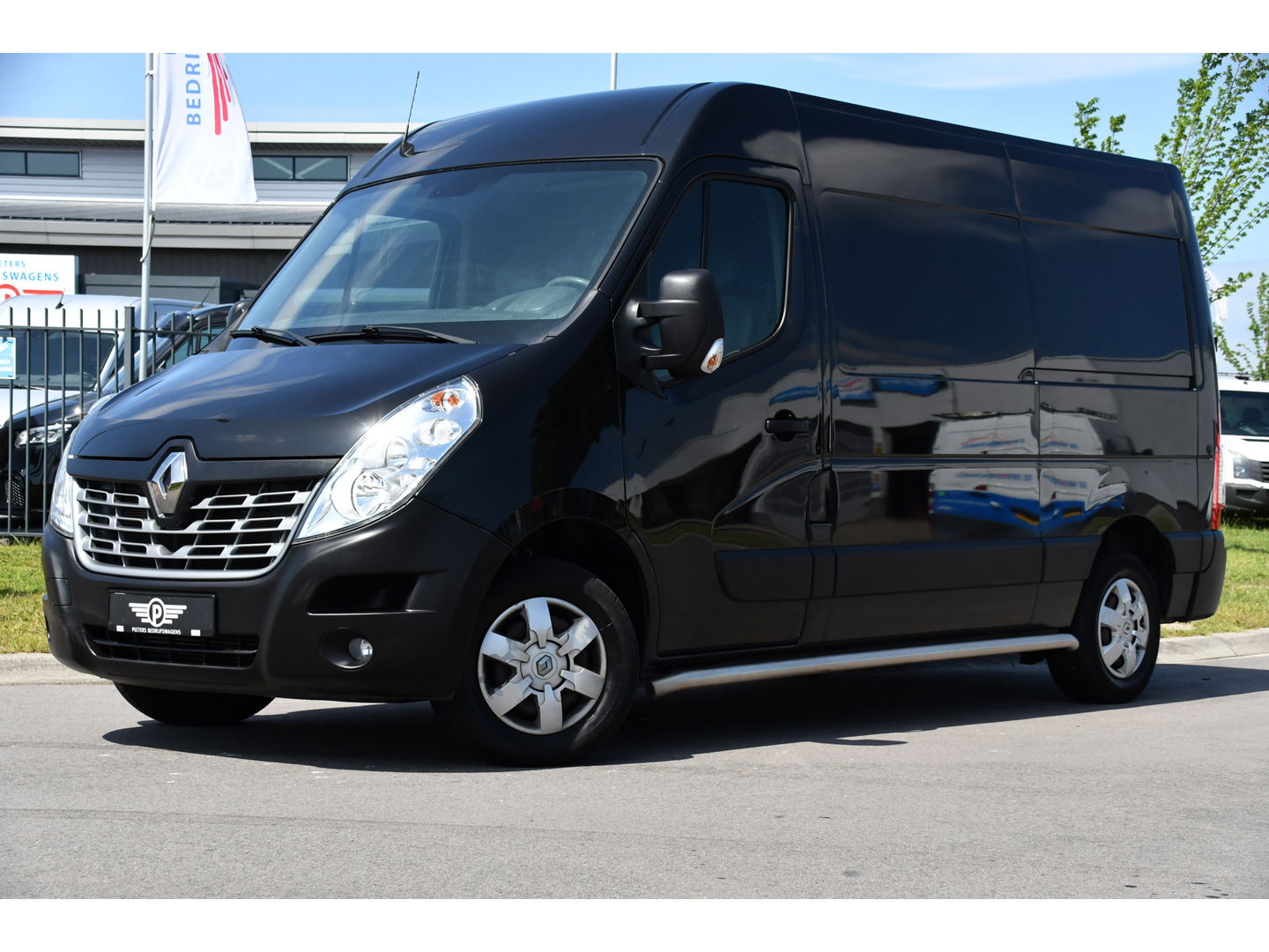 Renault Master T35 2.3 dCi L2H2 Black Edition Cruise, NAVI, Sensoren, Multimedia, Clima, Trekhaak, Airco, 145PK, Uniek!