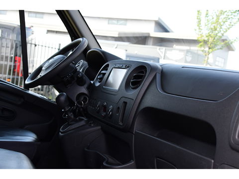 Renault Master T35 2.3 dCi L2H2 Black Edition Cruise, NAVI, Sensoren, Multimedia, Clima, Trekhaak, Airco, 145PK, Uniek!