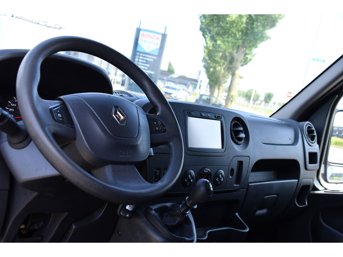 Renault Master T35 2.3 dCi L2H2 Black Edition Cruise, NAVI, Sensoren, Multimedia, Clima, Trekhaak, Airco, 145PK, Uniek!