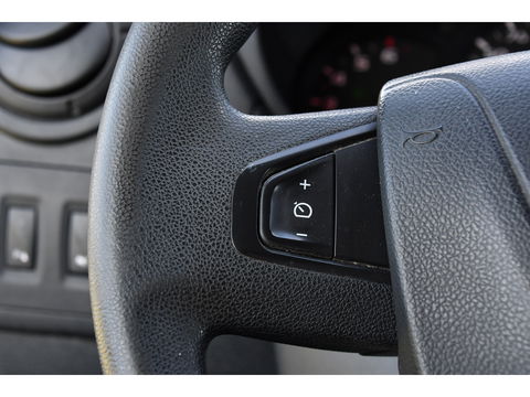Renault Master T35 2.3 dCi L2H2 Black Edition Cruise, NAVI, Sensoren, Multimedia, Clima, Trekhaak, Airco, 145PK, Uniek!